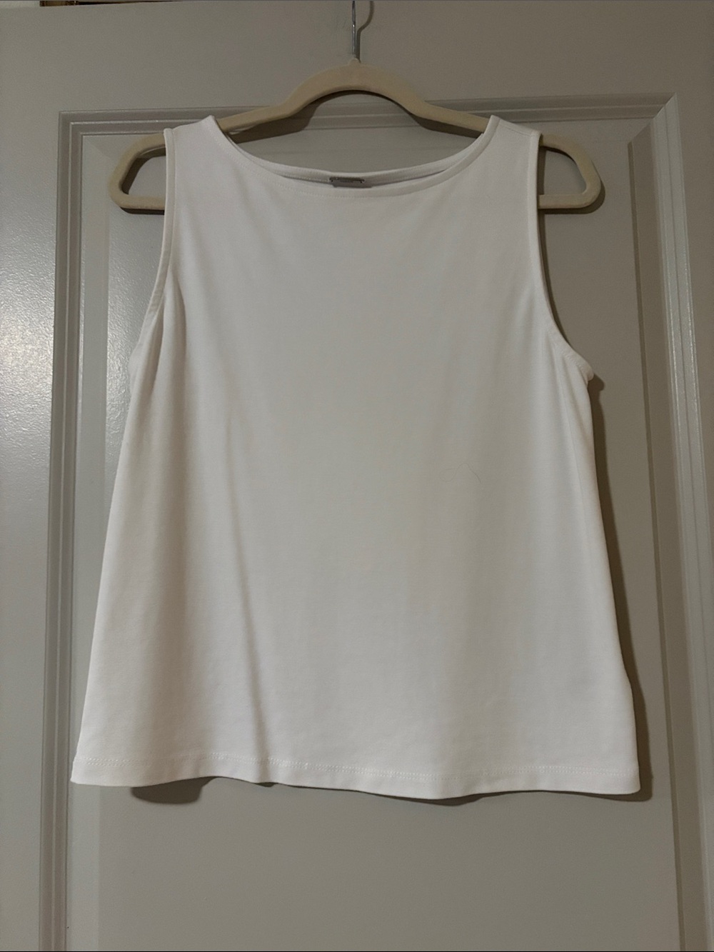 Tahari Sleeveless White Tank Top